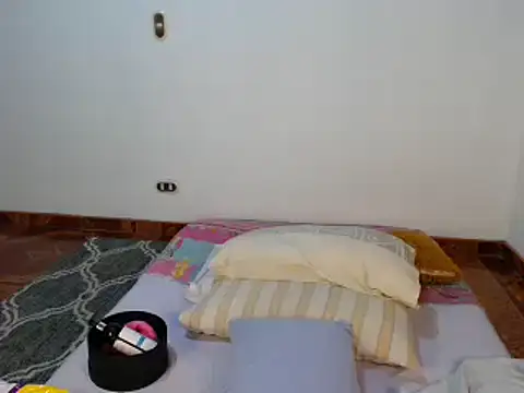 JulieeHabubu online show from February 2025 01:00:01 AM