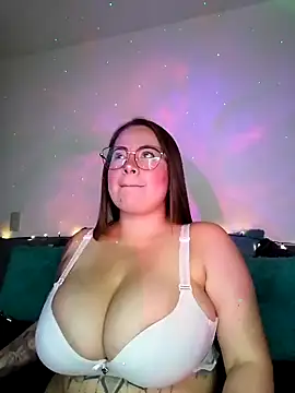 Snapshot of soofy__ chatting on June 2026 04:25:02 AM soofy online show from June 2026 04:25:02 AM