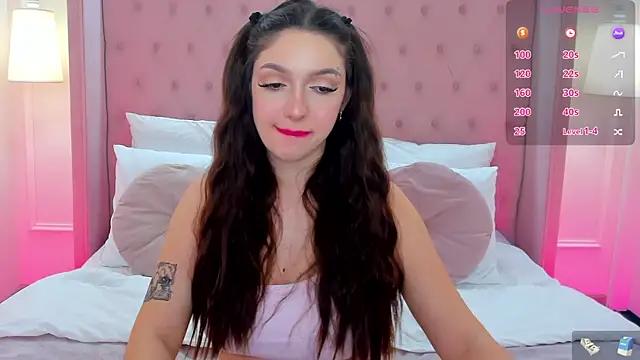 Snapshot of GiaCale chatting on March 2025 11:42:01 PM GiaCale online show from March 2025 11:42:01 PM