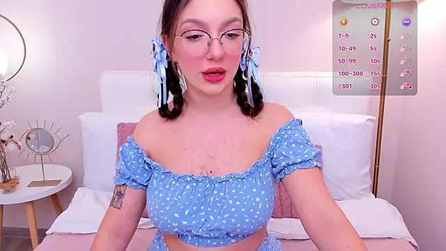 Snapshot of GiaCale chatting on March 2025 11:40:01 AM GiaCale online show from March 2025 11:40:01 AM