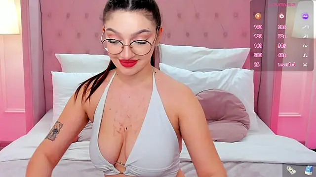 Snapshot of GiaCale chatting on March 2025 01:19:02 PM GiaCale online show from March 2025 01:19:02 PM