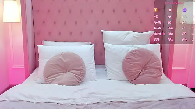 Snapshot of GiaCale chatting on March 2025 08:17:01 PM GiaCale online show from March 2025 08:17:01 PM