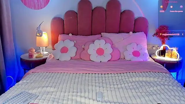 Snapshot of GiaCale chatting on September 2025 12:26:01 PM GiaCale online show from September 2025 12:26:01 PM