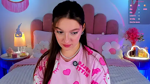 Snapshot of GiaCale chatting on September 2025 12:17:01 PM GiaCale online show from September 2025 12:17:01 PM