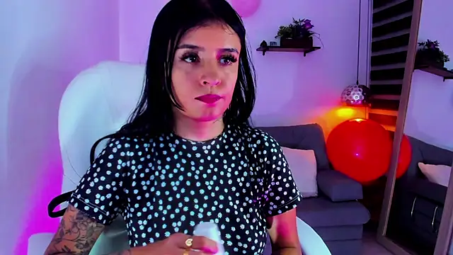 Snapshot of yenny_garcia chatting on November 2025 06:18:01 PM yenny garcia online show from November 2025 06:18:01 PM