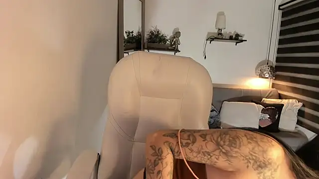 yenny garcia online show from February 2026 06:15:01 PM