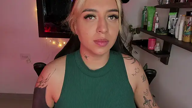 AnnikaMerliahh  online show from December 2025 01:40:01 PM