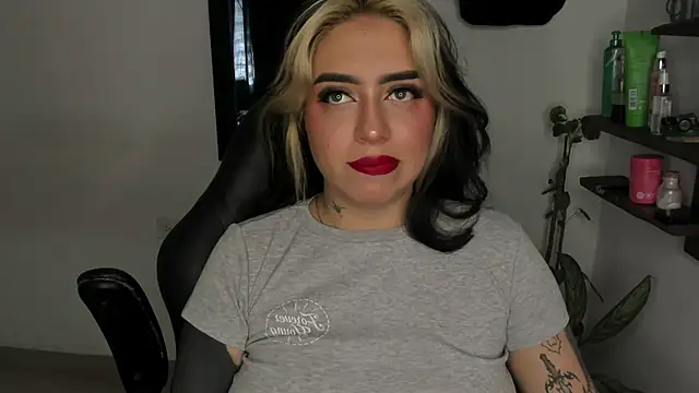 AnnikaMerliahh  online show from December 2025 01:41:02 PM