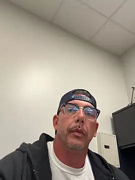 Snapshot of mike_hawks_nice chatting on September 2025 03:35:01 PM mike hawks nice online show from September 2025 03:35:01 PM