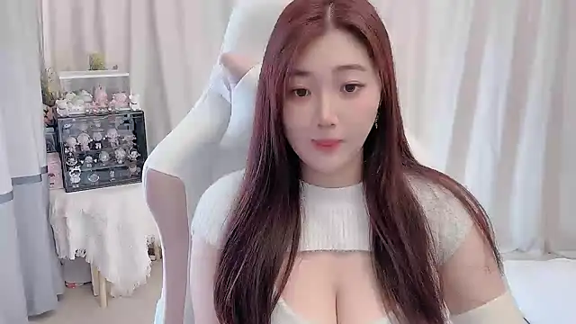 Snapshot of Stars_Elyn chatting on December 2024 05:04:02 AM Stars Elyn online show from December 2024 05:04:02 AM