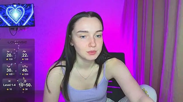 Snapshot of Wild_Sophie_ chatting on February 2025 06:12:01 PM Wild Sophie online show from February 2025 06:12:01 PM