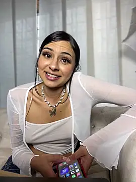 Hilary pinkk online show from January 2025 08:44:01 PM