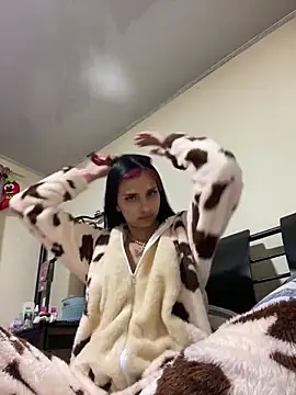 Hilary pinkk online show from February 2025 02:23:02 AM