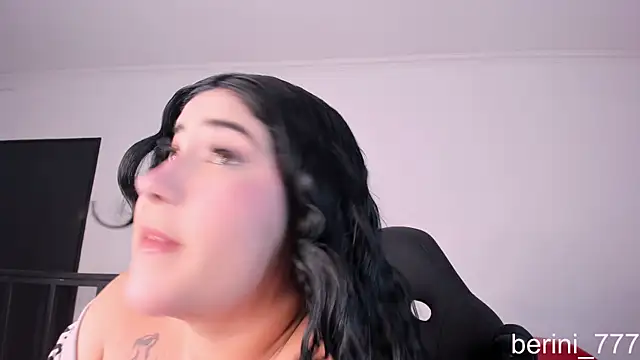Snapshot of AmberiniHoffman chatting on May 2026 11:40:01 AM AmberiniHoffman online show from May 2026 11:40:01 AM