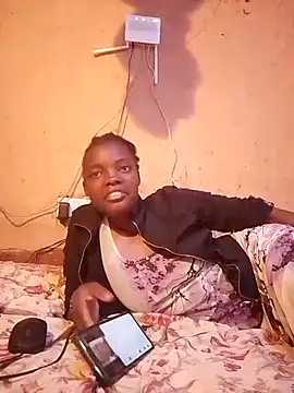 Snapshot of QUEEN-NAIMA chatting on October 2025 10:01:02 AM QUEEN-NAIMA online show from October 2025 10:01:02 AM