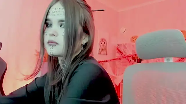 Elainebeness online show from October 2025 08:31:01 PM