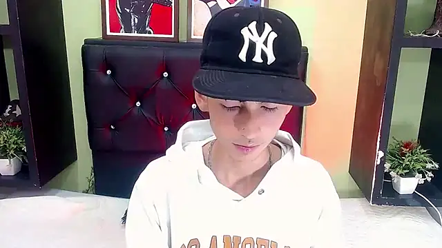 ttimy x boy online show from February 2025 08:00:02 PM