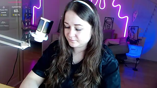 LizzyShine online show from September 2025 02:28:02 PM