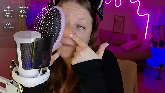 LizzyShine online show from October 2025 04:51:01 PM