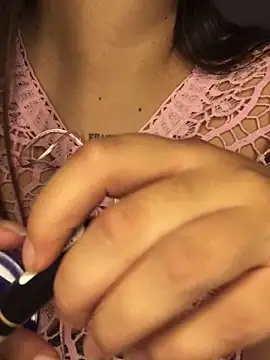 Miss oliviaa online show from November 2025 08:01:01 PM