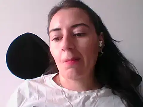  karlie kloss  online show from February 2025 08:24:01 PM