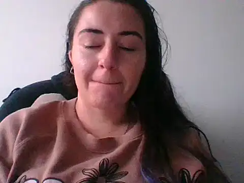  karlie kloss  online show from February 2025 08:03:01 PM