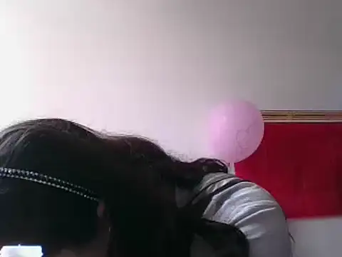  karlie kloss  online show from February 2025 08:47:02 PM