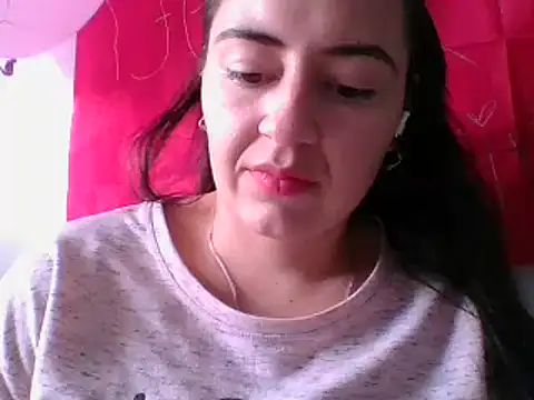  karlie kloss  online show from February 2025 08:10:01 PM