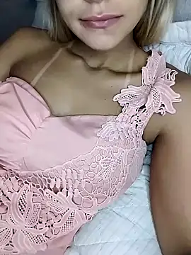 fofinhaa12 online show from February 2025 01:11:01 PM