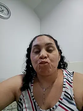 Snapshot of MirandaSoto chatting on May 2026 03:35:02 AM MirandaSoto online show from May 2026 03:35:02 AM