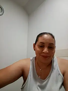 Snapshot of MirandaSoto chatting on May 2026 03:25:02 AM MirandaSoto online show from May 2026 03:25:02 AM