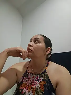 Snapshot of MirandaSoto chatting on June 2026 04:06:01 AM MirandaSoto online show from June 2026 04:06:01 AM