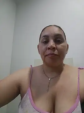 Snapshot of MirandaSoto chatting on June 2026 05:20:02 AM MirandaSoto online show from June 2026 05:20:02 AM