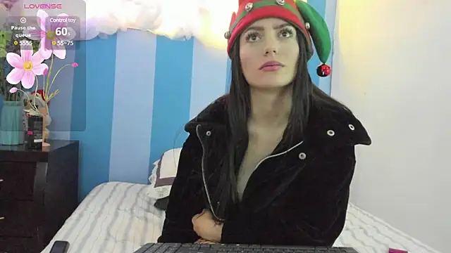 Snapshot of britny_clouds chatting on December 2024 03:10:01 PM britny clouds online show from December 2024 03:10:01 PM