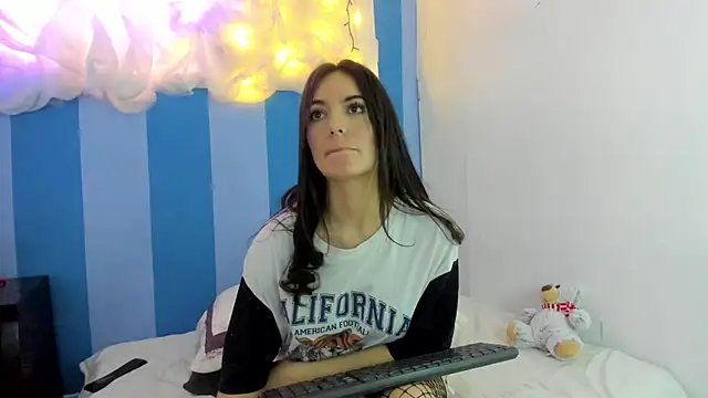 Snapshot of britny_clouds chatting on December 2024 03:35:01 PM britny clouds online show from December 2024 03:35:01 PM