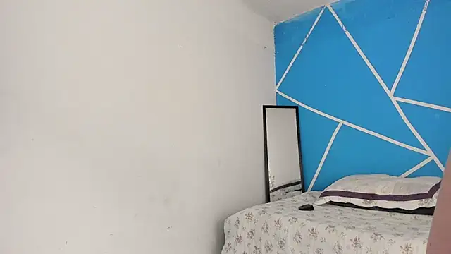 Snapshot of britny_clouds chatting on January 2025 07:18:01 PM britny clouds online show from January 2025 07:18:01 PM