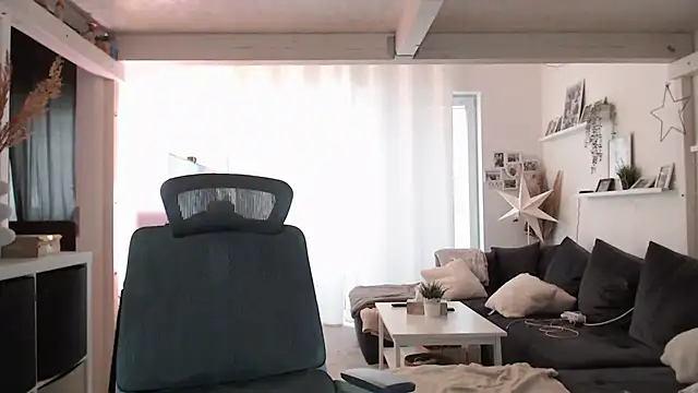 IntiMia online show from February 2026 08:18:01 AM