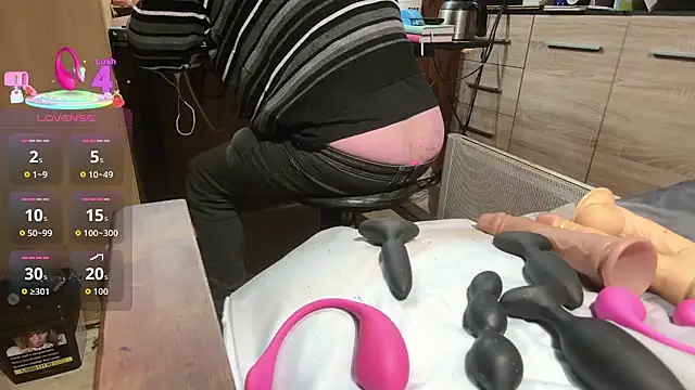 misteryman1956 online show from February 2026 06:58:01 PM