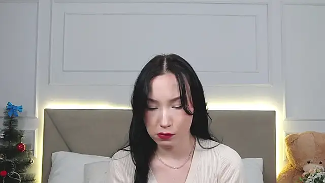 LeilaLow online show from December 2024 12:01:02 PM