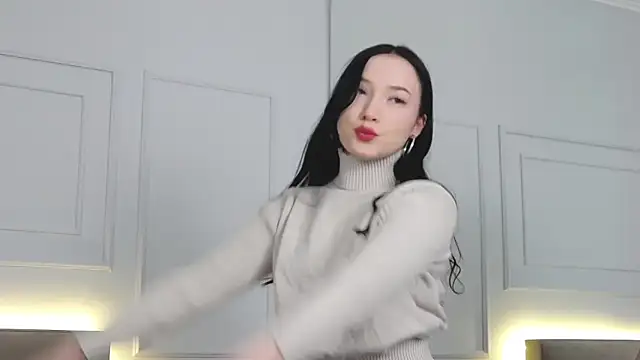 LeilaLow online show from March 2025 12:00:01 PM