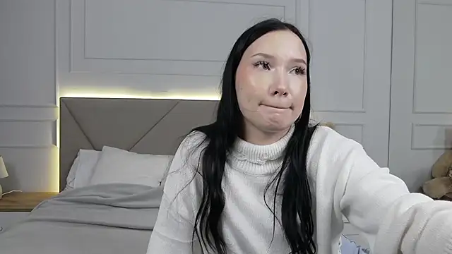 LeilaLow online show from September 2025 11:32:02 AM