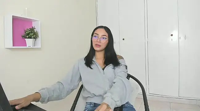 ASIAM BRUNET online show from December 2024 01:11:02 PM