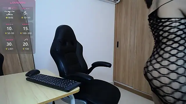 Snapshot of karoll_marquez chatting on September 2025 11:10:01 PM karoll marquez online show from September 2025 11:10:01 PM