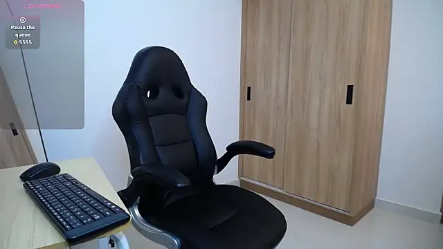 Snapshot of karoll_marquez chatting on October 2025 10:32:02 PM karoll marquez online show from October 2025 10:32:02 PM