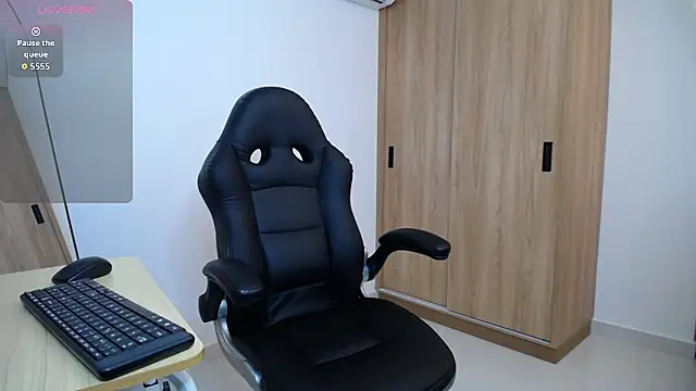 Snapshot of karoll_marquez chatting on November 2025 11:15:01 PM karoll marquez online show from November 2025 11:15:01 PM