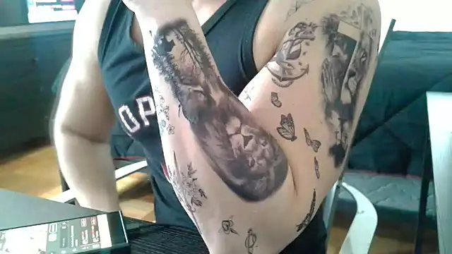 Aaron Rose25 online show from December 2025 03:13:01 AM