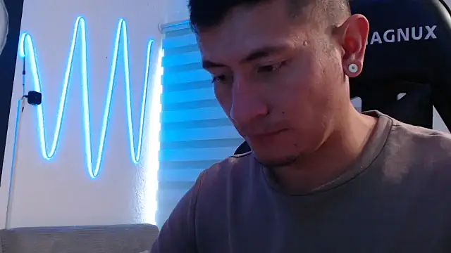 team dinamite69 online show from October 2025 02:40:01 PM