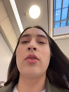 Holly Play online show from November 2025 12:05:02 PM