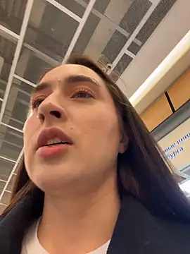 Holly Play online show from November 2025 12:11:01 PM