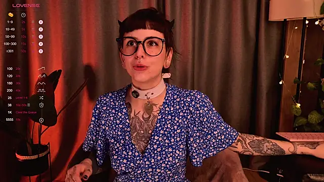 Snapshot of MichaellaMoon chatting on December 2024 06:50:01 PM MichaellaMoon online show from December 2024 06:50:01 PM